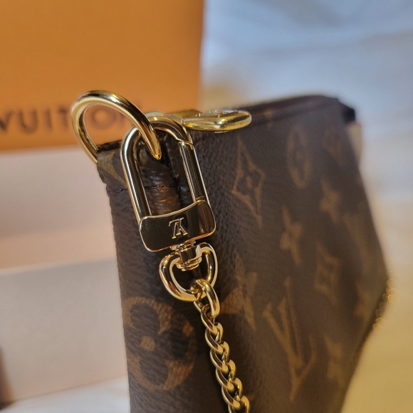Louis Vuitton Mini Pochette - Picture 7 of 8
